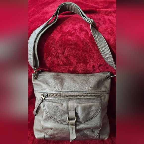 Fossil Brown Crossbody Bag with Adjustable Strap and Distressed Leather - Picture 2 of 13